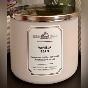 🆕🧁 WHITE BARN “VANILLA BEAN” 3-WICK CANDLE. BRAND NEW. SOY WAX BLEND CANDLE.